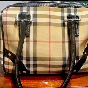 COPY - Burberry purse authentic never used but once. Priced to sell